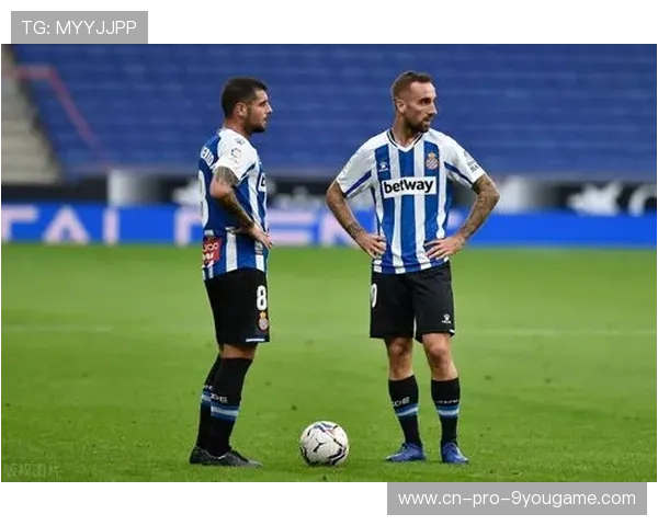 UFC锁技成功，对手拍地速度比闪电还快